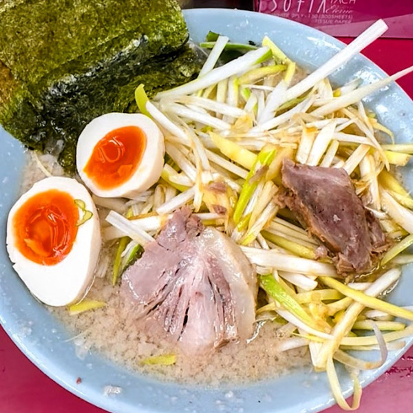 「特製ラーメン810円＋ネギ140円＋半ライス150円＋太麺」@ラーメンショップ 牛久結束店の写真