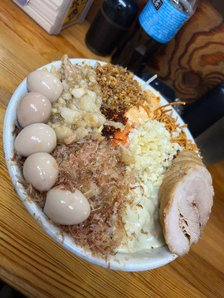 「まぜそば中盛全マシうずらトッピング」@ハイマウントの写真