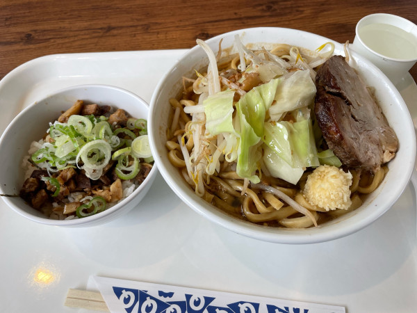 「Q郎ラーメンとチャーシューご飯」@フードスタジアムの写真
