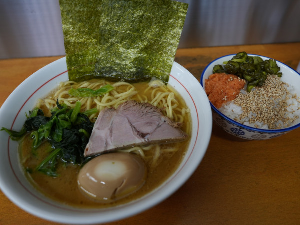 「ラーメン 並 麺硬め＋味濃いめ＋油多め＝MAX＋サービス味玉」@横浜らーめん てんぐの写真