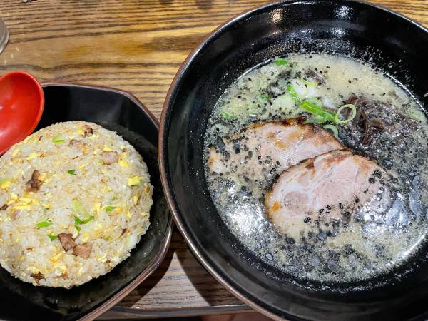 「くろべえラーメンとチャーハン」@麺屋くろべえの写真