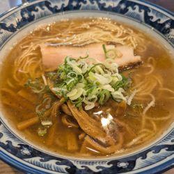 琥珀　魚介の中華そば(760円)