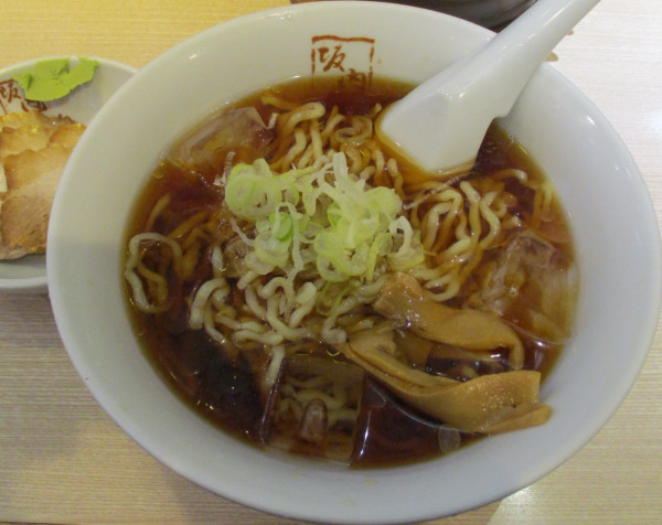 「＜季節限定＞和風冷やしラーメン　990円」@喜多方ラーメン坂内 新宿西口思い出横丁店の写真