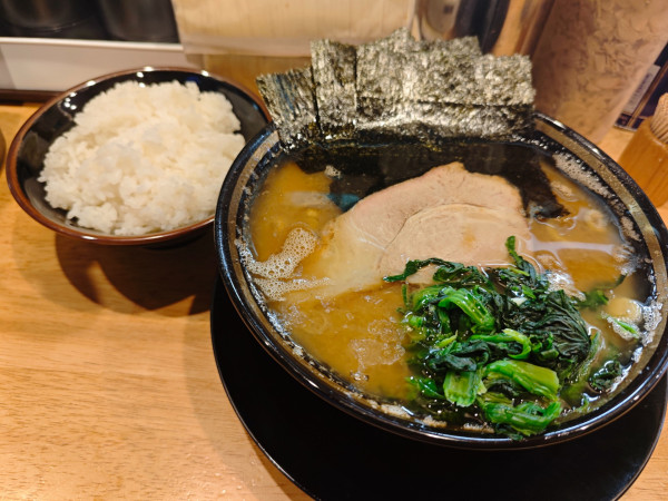 「ラーメン 硬め濃いめ多め ライス」@王道鈴家の写真