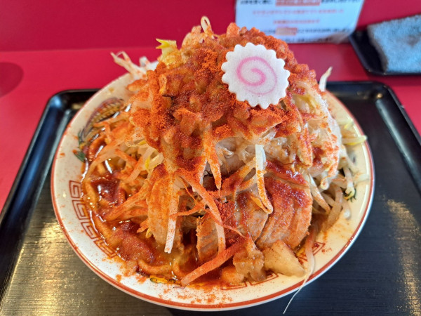 「小豚麺+高級一味」@豚麺 アジトの写真