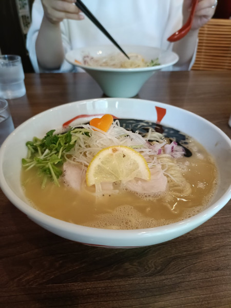 「鶏白湯(黒)大盛り」@麺や コリキの写真