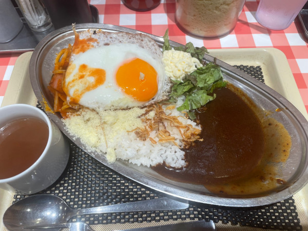 「カレーwithナポ（大）、目玉焼き」@スパゲッティーのパンチョ 渋谷店の写真