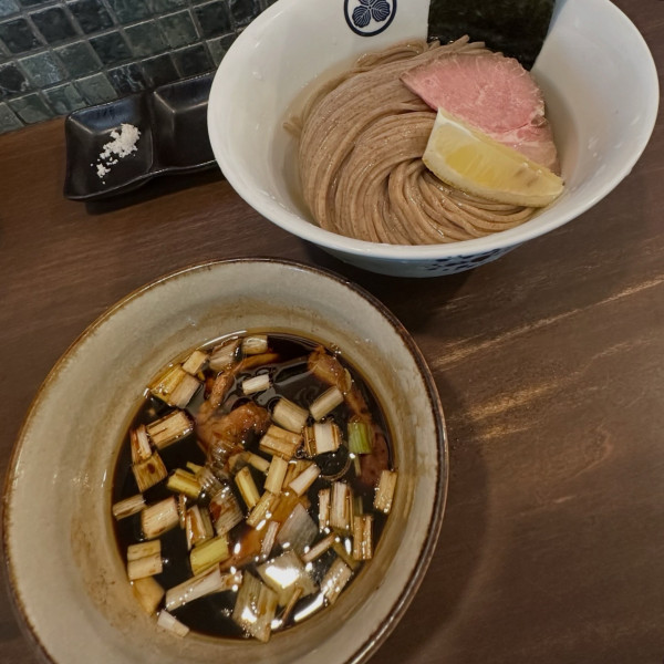 「自家製牡蠣醤油の昆布水つけそば」@麺屋みつば＋クローバーの写真