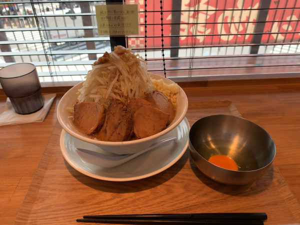 「豚ラーメン200g」@マシマシらーめん 物語はここから始まるのだ。 大井競馬場前店の写真