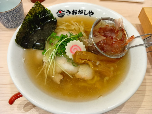 「追いかつお中華そば」@鮨とラーメン うおがしや 本店の写真