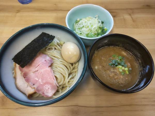 「豚骨地鶏魚介つけ麺＋味玉、ネギ」@麺処 有彩の写真