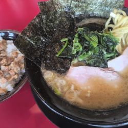 王道セット(1,100） ラーメン＋チャーシュー丼
