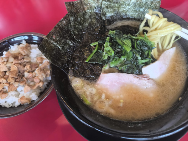 「王道セット(1,100） ラーメン＋チャーシュー丼」@家系ラーメン王道 王道之印の写真