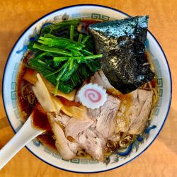 醤油チャーシューメン ほうれん草 生卵