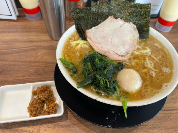「のりたまラーメン（大盛）」@家系ラーメン王道家直伝 との丸家 八千代店の写真