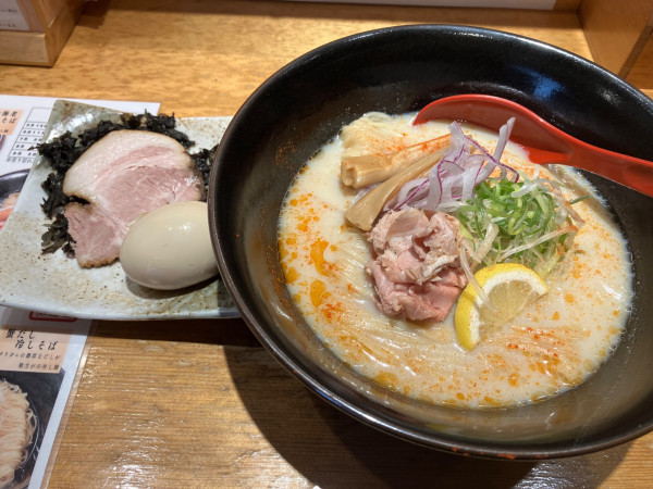 「特製オマール海老の冷やしそば（1510円）」@焼きあご塩らー麺 たかはし 新宿本店の写真