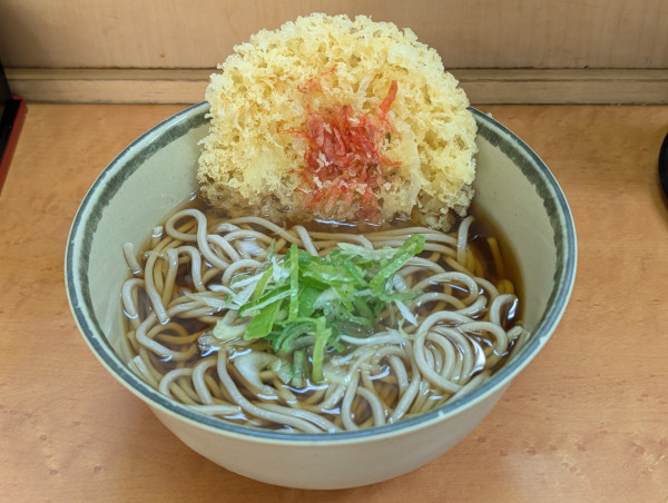 「天ぷらそば（530円）」@立ちそば処 鷹 米沢の写真