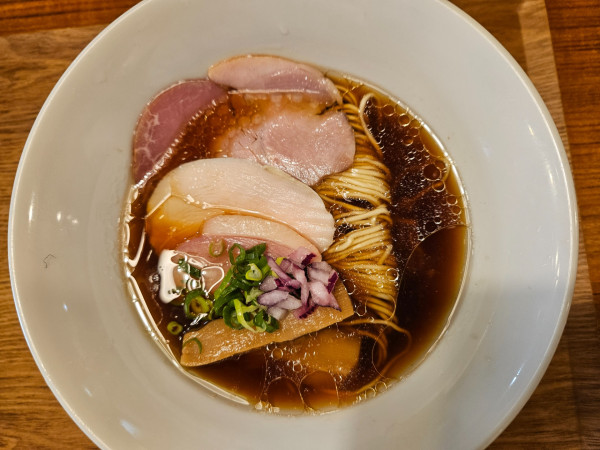 「黒さつま鶏と京鴨の中華そば」@そばるの写真