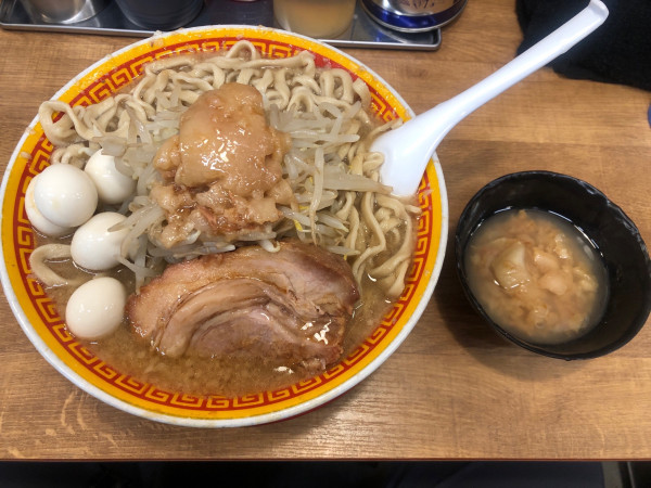 「ラーメン350g+うずらのたまご」@えどもんど 新橋の写真