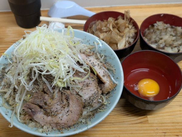 「塩の汁無し野菜増しい」@ラーメン工藤の写真