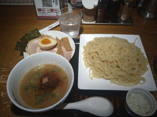 「濃厚豚骨魚介つけ麺・肉盛り」@ちゃぶ屋とんこつらぁ麺CHABUTON 京都ヨドバシ店の写真