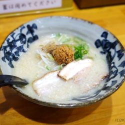 あごだし白湯らぁめんこってり（背脂入り）