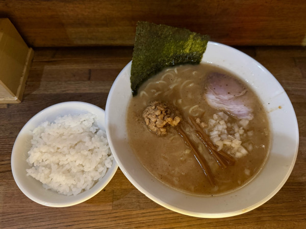 「ラーメン、味付背脂、ライス」@とんこつラーメン 龍龍の写真