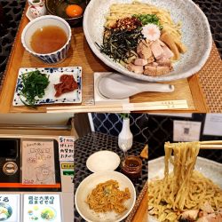 『梅と大葉の塩まぜそば+本日の肉飯 スパイスカレー肉飯』