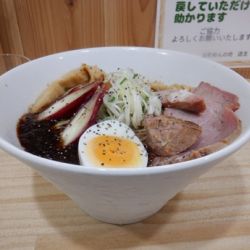 冷やしブラックラーメン