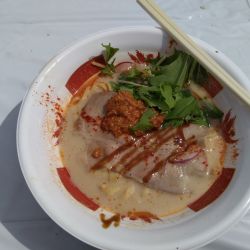 （鯛担麺専門店抱きしめ鯛）鯛×フレンチ担々麺