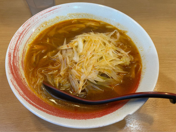 「ネギラーメン（辛い方）850円」@中華ダイニング 味遊の写真