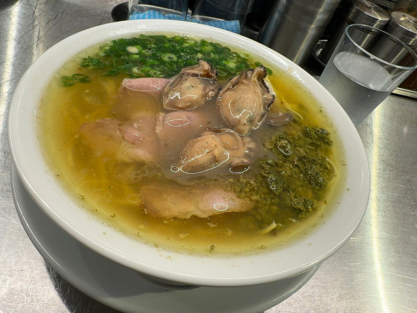 「限定牡蠣ラーメン＋半替え玉」@むかん  錦糸町店の写真