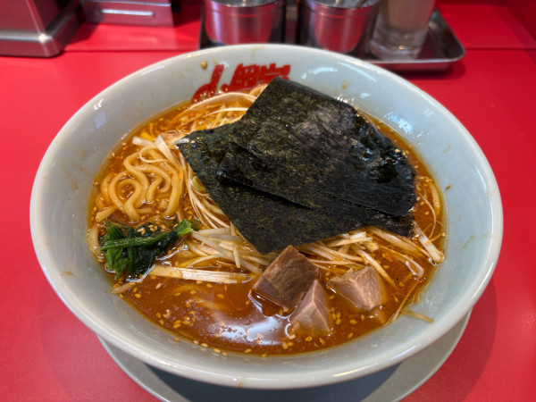 「辛味噌ネギラーメン980円」@ラーメン山岡家 水戸城南店の写真