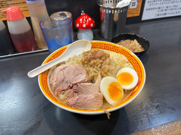 「ラーメン250g ニンニク　アブラ　ゆで卵」@えどもんどの写真