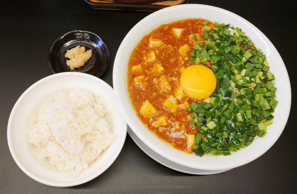 「ニラ玉麻婆麺+中ライス」@マーニラの写真