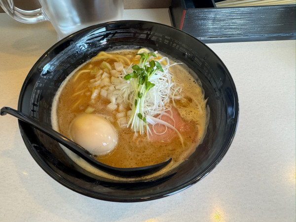 「魚豚骨ラーメン味玉入り(￥1050)」@ラーメンクボの写真