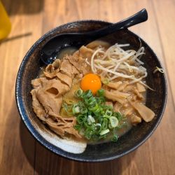 肉玉中華そば(並140g)1200円