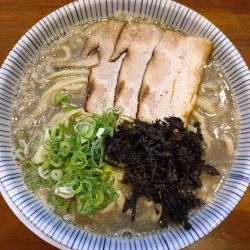 ごわ麺（超スープ）＋大盛