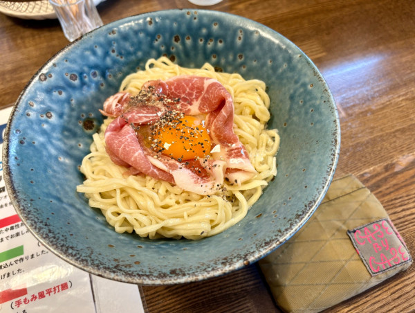 「高級生ハム乗せカルボナーラ風和え麺」@㐂九八～エキチカ～の写真