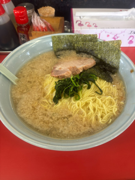 「しょうゆ（硬め濃いめ多め）中盛」@ラーメンショップ つくば店の写真