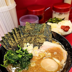 横浜家系ラーメン 末広家の写真
