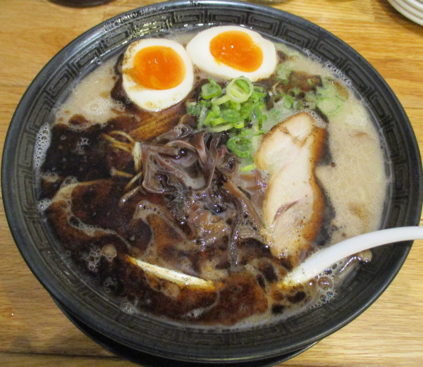 「くろなみ味玉入り　950円」@とんこつ拉麺 漣の写真