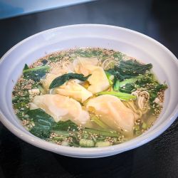 ワンタンメン900円