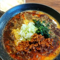 担々麺と小ライス