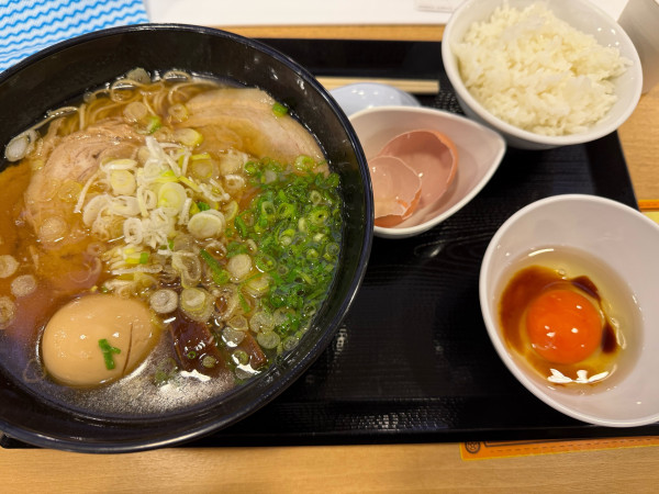 「煮玉子チャーシュー醤油らぁ麺+卵かけごはん」@らぁ麺MORIZUMIの写真