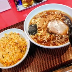 ラーメン 半チャーハン