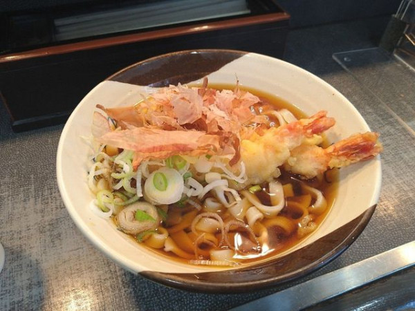 「えび天きしめん」@名代きしめん 住よし JR名古屋駅・新幹線上りホーム店の写真