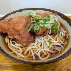 から揚げそば（490円）