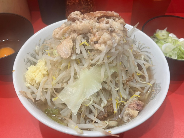 「小ラーメン 麺少なめ ヤサイニンニクアブラ」@ラーメン二郎 朝倉街道駅前店の写真