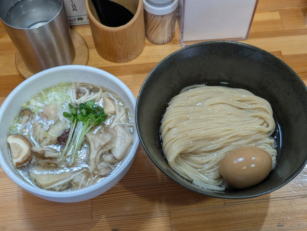 「限定きのことホルモンのつけ麺」@麺屋電龍の写真